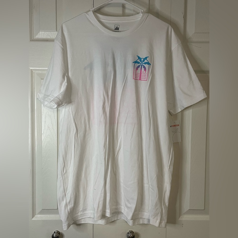 Short sleeve t shirt.